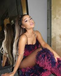 Ariana grande reunites with victorious cast to celebrate her 23rd birthday. In Celebration Of Ariana Grande S 26 Birthday Today Here Are Her Best Updos Celebs Homepage Cosmopolitan Middle East