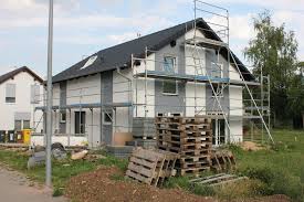 Farbanstrich Der Hausfassade Wir Bauen Dann Mal Ein Haus Fassade Fassade Haus Hausfassade