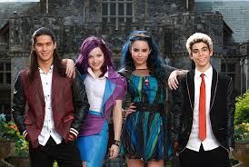 Evie is the deuteragonist of the descendants franchise. Quiz How Well Do You Know The Descendants Oh My Disney