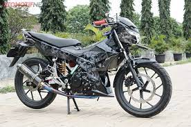 Contoh modifikasi motor satria fu warna hitam ada di sini! Tampang Aja Kalem Aslinya Ini Suzuki Satria F150 Kejam Gridoto Com
