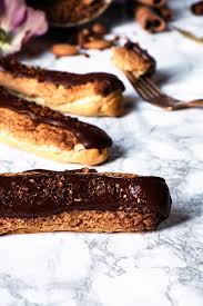 Eclairs Au Chocolat Tonka Cannelle Et Amandes Recette Eclair Au Chocolat Alimentation Creme Patissiere Chocolat