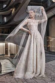 Selection of wedding dress designers with photos, prices, contact details and reviews. The 10 Best Wedding Dress Designers Right Now