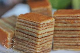 Kek lapis idola 10 biji telur 16oz mentega 200 g horlick 80 g kaya 50 g serbuk santan 600 g coklat masakkan 1 tin susu manis 1â½ gelas gula halus 1â½ gelas milo 2gelas tepung gandum 1 sudu teh vani. Resepi Kek Lapis Premium Sarawak Dunia Belajar
