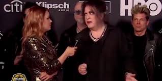 Known for their clean sound, chvrches' music style is usually tagged as electronic or synthpop. Chvrches How Not To Drown Feat Robert Smith Zwentner Com