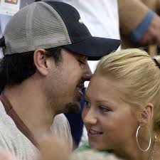 It's normal to not always agree. Enrique Iglesias Und Anna Kournikova Verraten Den Namen Ihrer Tochter Stern De