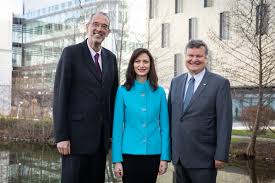 Wir müssen aber sicherstellen, dass nicht zu einer bestimmten zeit hundert prozent der schülerinnen und schüler versammelt sind. Ist Austria Eu Commissioner Mariya Gabriel And Federal Minister Heinz Fassmann Visiting Ist Austria
