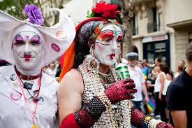 Marche des fiertés lesbiennes, gaies, bi et trans. Pour La Premiere Fois La Gay Pride S Elancera De Banlieue