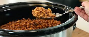 Un Classique De Bonnes Bines Comme On Dit Avec Cette Recette A La Mijoteuse Elles Seront Parfaites Dog Food Recipes Food Food Animals