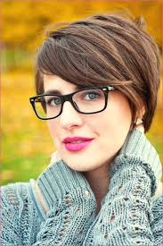 Kurzhaarfrisuren für brillenträger | haarstylingtipps für. Frauen Mit Brille Haarschnitt Kurz Kurzhaarfrisuren Haarschnitt Rundes Gesicht