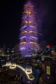 Hours, address, burj khalifa reviews: Das Hochste Gebaude Der Welt Burj Khalifa Halt Die Welt Mit Der Spektakularen Silvester Show Von Emaar In Der Innenstadt Von Dubai In Atem