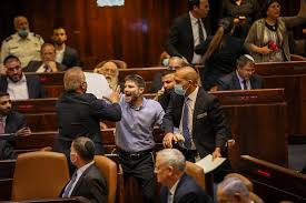 בתום נאומי השלושה, יתקיים דיון סיעתי בו יוקצו לכל סיעה 9 דקות לשאת דברים. F68rtge6vqfh3m