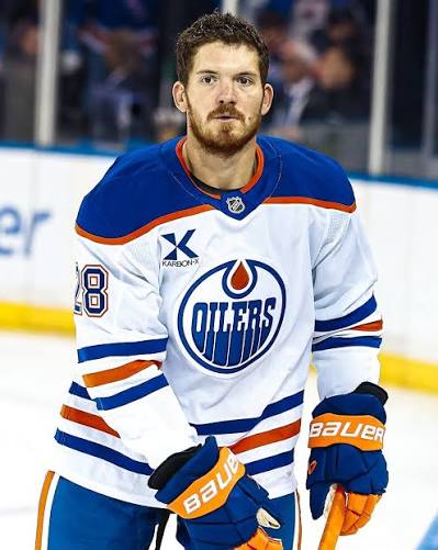 Jack Roslovic (@jroslovic96) is set for his first game with the  @edmontonoilers! 👀 #NHLFaceOff