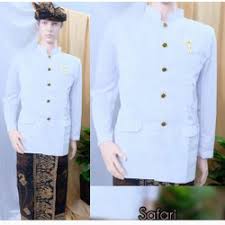 Hadir dengan model tampilan yang modis dan trend terkini. Jual Baju Safari Pria Murah Harga Terbaru 2021