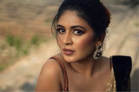 Jeder hat sich schon einmal einen floh ins ohr setzen lassen. Schone Frau Schones Madchen Kostenloses Foto Auf Pixabay