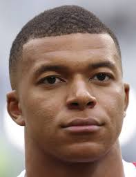 At the age of 19, he has been labelled the best young player in the world Kylian Mbappe Blaue Haare Kylian Mbappe Die Mutter Machte Ihn Einmal Bewusst