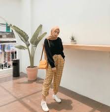 Mungkin akan terkesan seperti bernostalgia, akan tetapi ini merupakan. 28 Trendy Ideas For Clothes Photography Simple In 2020 Street Hijab Fashion Casual Hijab Outfit Hijabi Outfits Casual