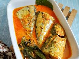 Setelah santan agak mengental, masukkan potongan ikan. Ikan Tenggiri Santan Untuk Lauk Makan Yang Sedap Indozone Id