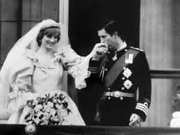 Lady diana mengenakan gaun renda antik dan taffeta sutra gading yang dilaporkan berharga £ 9.000 pada saat itu. Misteri Gaun Pengantin Rahasia Putri Diana Yang Tak Pernah Tersingkap Global Liputan6 Com