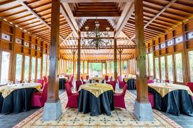 Burza hotel yogyakarta menawarkan akomodasi bintang 3 yang letaknya berselang 7 menit berkendara dari alun alun kidul yogyakarta. Burza Hotel Yogyakarta Dinas Pariwisata Daerah Istimewa Yogyakarta