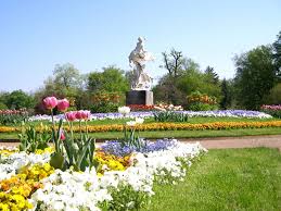 Great garden) is a baroque style park in central dresden.it is rectangular in shape and covers about 1.8 km². Grosser Garten Grosser Garten