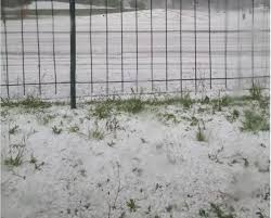 A chuva de granizo acontece quando: Chuva De Granizo Em Curitiba Cobre As Ruas Com Gelo Veja Imagens Tecmundo