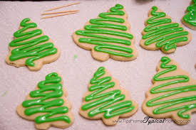 Learn how to make amazing royal icing for decorating sugar cookies without using egg whites or meringue powder. Royal Icing Without Egg Whites Or Meringue Powder Tips From A Typical Mom