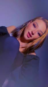 Vorstellung von Mina: Einblicke in ihr Leben und Stil