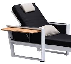 D'entretien facile, les salles de bains en teck permettent en outre d'installer une ambiance élégante et naturelle exposition d'une sélection de meubles en teck du site : Lot De 2 Chaises Longues Bains De Soleil 1 Table Basse Aluminium Et Teck York Blanc 1499 Salon D Ete