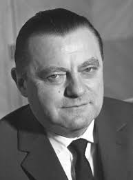 Il est devenu ministre fédéral de la défense dans le grande coalition cabinet de angela merkel le 22 novembre 2005.1 en octobre 2009, il est devenu ministre du travail et des affaires sociales. Personal Information Franz Josef Strauss 1915 1988
