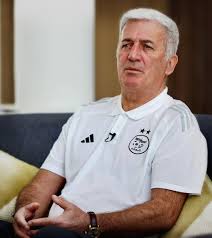 Emiliano y su barita magica