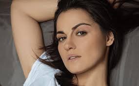 Maite perroni beorlegui is a mexican actress, singer, songwriter and model, who is best known for starring in the mexican telenovelas rebelde triunfo del amor and papá a toda madre (2017). Maite Perroni Told Why She Decided To Cancel Her Wedding At The Last Minute Newsy Today