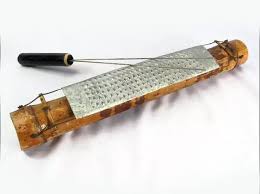 Gendang beleq dikatakan sebagai tarian, karena para pemain memainkan alat musik ini sambil menari. 7 Alat Musik Tradisional Nusa Tenggara Barat Gambar Penjelasan