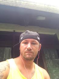 Elliott Neese's Instagram, Twitter & Facebook