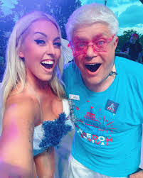 Michelle Dellinger's Instagram, Twitter & Facebook