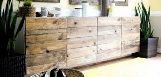 20 Idees Incroyables Pour Recycler Du Bois Inutilise Voyez des idées qui changeront l'ambiance, avec un minimum vous pouvez aussi décorer votre mur de jardin avec des pots de verre accrochés avec de la corde sur une pièce en bois. recycler du bois