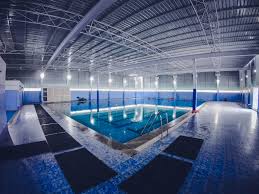Les Meilleures Piscines Parisiennes Ou Se Rafraichir En Aout Moon Event