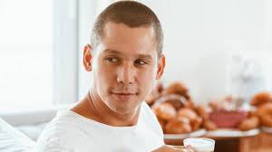 Ποια ομάδα κερδίζει την ομαδική; Swthrhs Kontizas Diabazei Sthn Korh Toy Komik