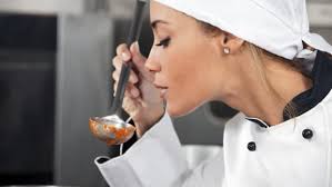 Actress Elizabeth Banks Shows Us 'How to Eat Like a European' and We're So  In