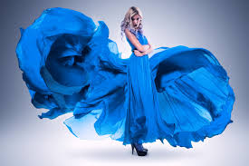 Vestito blu a canotta per donna. Come Scegliere Gli Accessori Per Un Vestito Blu Beauty