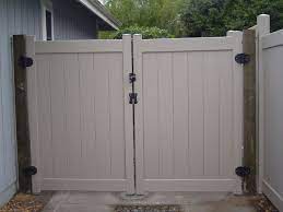 When you need to add something new and can't afford what you want, or you simply want to add something extra special. Vinyl Privacy Driveway Gates Vinyl Fence Driveway Gate Fence Gate