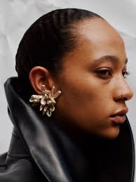 Minimal.  Visual. - Curated Minimalist Fashion Content