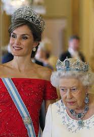 La reina isabel ha sido en cierto modo pionera en el uso de las nuevas formas de comunicación. Fotos El Album De La Visita De Los Reyes A Reino Unido Kate Middleton Queen Her Majesty The Queen Royal Crowns