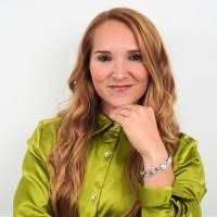 600+ perfiles de «Yamaris»