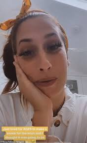 Stacey solomon has joked to fans on social media that she could be arrested, after taking pebbles from the beach while on a family holiday. Stacey Solomon S Das Herz Schmilzt Wie Sie Erfasst Seltenen Schnappschuss Von Ihr Drei Sohne Aktuelle Boulevard Nachrichten Und Fotogalerien Zu Stars Sternchen