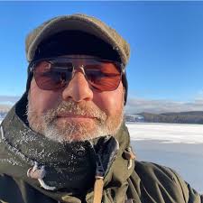 Is the Uni filter for the Gen2 800 Trail one piece?