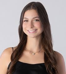 Sara Adler's Instagram, Twitter & Facebook