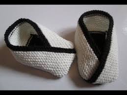Apprenez A Tricoter Ces Jolis Chaussons Kimono Pour Bebe Avec Ce Tuto Trucs Et Astuces Chaussons Tricotes Chaussons Bebe Tricot Facile Tricot Chausson Bebe
