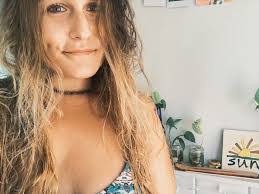 Julia Packer's Instagram, Twitter & Facebook