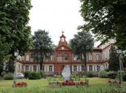 Son jardin privé est agrémenté d'une fontaine et d'une grande terrasse qui invitent à la détente. Ehpad Les Fontaines Toulouse 31000 Sanitaire Social