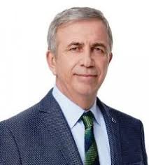 Mansur yavaş büyük kızı çağlayan yavaş'ı 2014 yılında evlendirdi. Mansur Yavas 6 Mart 2021